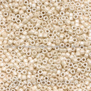 Бисер DB-211 Miyuki Delica Beads 11/0 (жемчужный, молочный насыщенный)